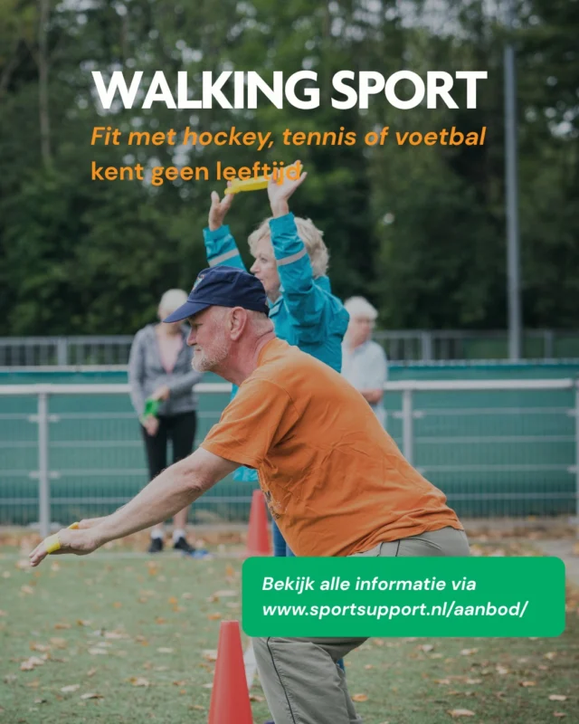 Bewegen kent geen leeftijd ⚽🎾 Hockey, tennis of voetbal het kan nog steeds allemaal, ook als rennen niet meer hoeft! 
Walking Sports zijn dé manier om in beweging te blijven, samen plezier te maken én samen een bakkie te doen 😉

Tijdens Sport on Tour Heemstede stonden de walking varianten centraal. Naast leden van VV Schoten en Olympia, sloot ook oud-AZ-speler Kees Kist aan.

“Het willen winnen blijft altijd,” zegt hij met een glimlach. “Maar daardoor houd je respect voor de tegenstander. En worden er geen overtredingen gemaakt.”

Het is niet alleen leuk en laagdrempelig het is ook hard nodig.

“We vergrijzen steeds meer,” vertelt Esther de Witte van de KNVB. “Ouderen worden vaak eenzamer. Walking voetbal brengt mensen in beweging én bij elkaar.”

👉 Benieuwd of het iets voor u is? Ontdek het op onze site:
https://www.sportsupport.nl/aanbod/sport-on-tour-heemstede/

#jongenoudinbeweging #routegezond #beweegweek #valpreventie #gezondouderworden #walkingsports #knvb