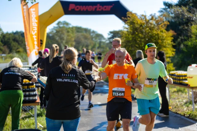 Het is de Week van de Vrijwilliger! 🧡💚 Zonder vrijwilligers geen sport, dus wij zetten deze week onze vrijwilligers in het zonnetje 🌟

Ken jij een vrijwilliger die het verschil maakt? Tag hem of haar hieronder 👇

#weekvandevrijwilliger #SportSupport #sameninbeweging #vrijwilligers