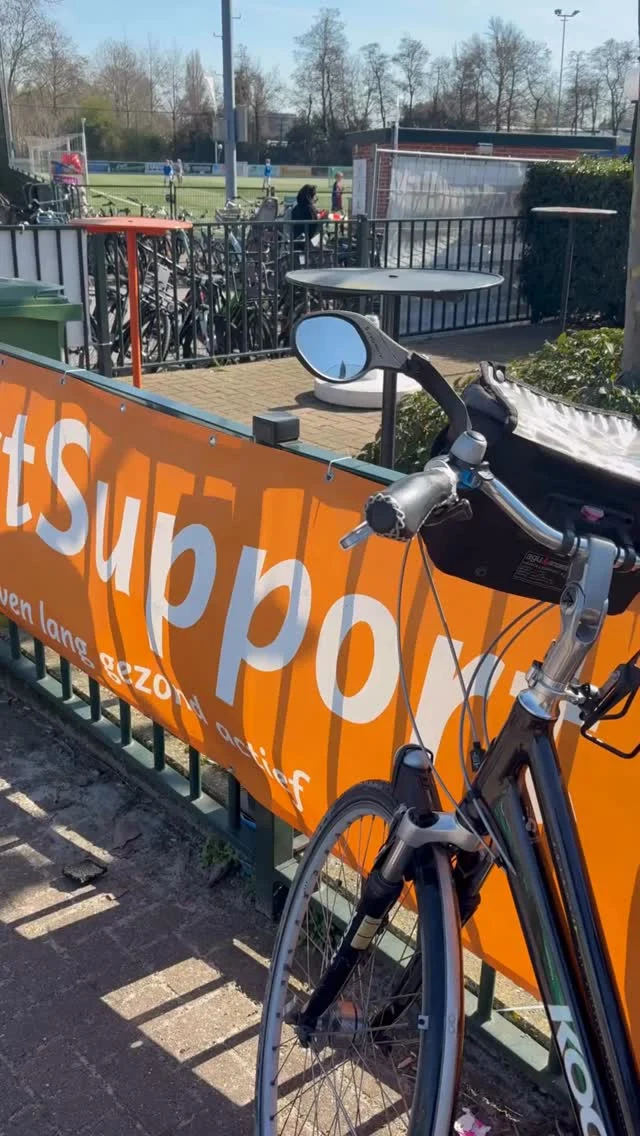 Wat een energie de afgelopen weken tijdens het HBC Schoolvoetbaltoernooi! 🔥⚽

35 scholen, 26 teams en een veld vol plezier, fanatisme en teamwork.

En aan toeschouwers geen gebrek! 👀 Je ziet het op de beelden. 

Dit waren de voorrondes..

Wij zijn in elk geval klaar voor de finale op woensdag 1 april!

#sportsupport #jongenoudinbeweging #kennemerland #schoolvoetbal