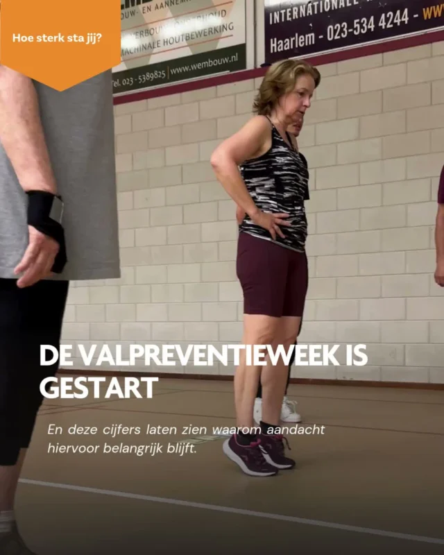 Vandaag start de Valpreventieweek 🧡💚

Nieuwe cijfers laten zien waarom aandacht voor valpreventie belangrijk blijft. In 2025 kwamen naar schatting 124.000 65-plussers na een val op de spoedeisende hulp terecht. Bij 78% was sprake van ernstig letsel.

Maar vallen hoort niet vanzelfsprekend bij ouder worden. Deze week laten we zien wat u zelf kunt doen om sterk te blijven staan én welk aanbod er in de regio is.

Want valpreventie begint al voor u valt. Deze week hebben we u mee in de verschillende cursussen en valrisicotesten. 

#jongenoudinbeweging #ikstasterk #routegezond #valpreventieweek