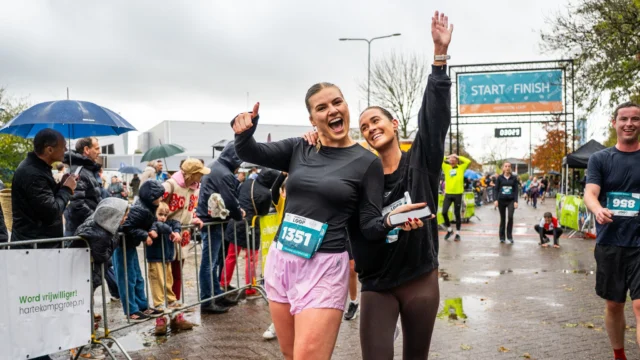 Nog 14 dagen tot de Heemstede Loop! 

Over twee weken is het zover: dan staan we aan de start van de Heemstede Loop! 

Kies voor de SportSupport 5 of 10 km of doe samen met de jongste lopers mee aan de Les Petits FamilyRun van 1,5 km?

Nog geen startnummer? Wacht dan niet te lang. 

👉 Schrijf je in via heemstedeloop.nl

#heemstede #heemstedeloop #hardlopen #jongenoudinbeweging